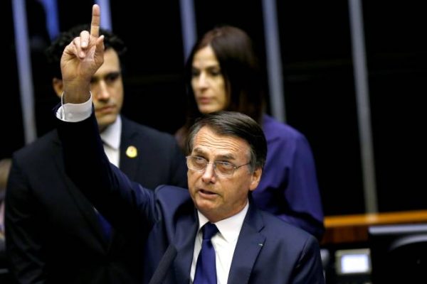 Bolsonaro sanciona lei que permite falta escolar por motivo religioso