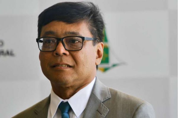 Secretário de Saúde afirma que carreiras dos servidores não serão extintas