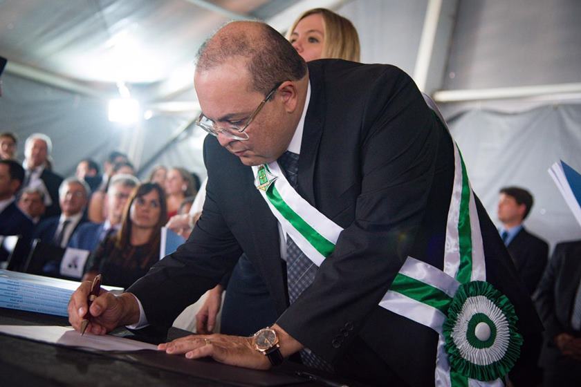 Primeiros atos de Ibaneis: mutirão nas cidades, saúde e tapar buracos