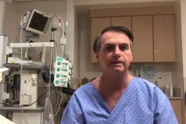Cirurgia de Jair Bolsonaro termina ‘com êxito’, informa Planalto