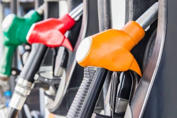 Petrobras corta preço da gasolina na refinaria em 2,73% e mantém diesel