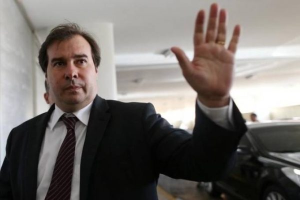 PR oficializa apoio à reeleição de Maia para comando da Câmara