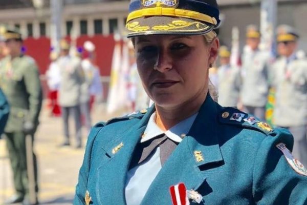 Deputada pede para usar uniforme da PM em posse na Câmara