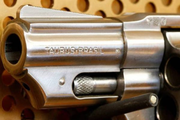 Taurus sobe 93% na Bolsa à espera de decreto sobre posse de armas