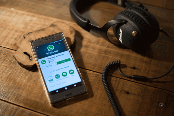 WhatsApp limita reenvios de mensagens a cinco contatos