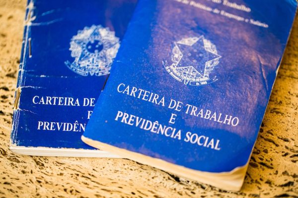 Previdência: governo vai propor 65 anos para homens e mulheres