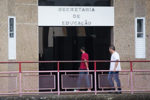 Educação: GDF turbina salário de diretores e anuncia nova gratificação