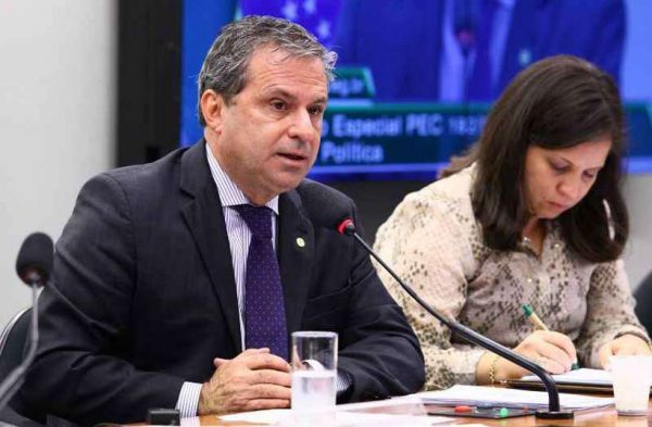 Bancada do PSB na Câmara recusa convite de reunião com Bolsonaro