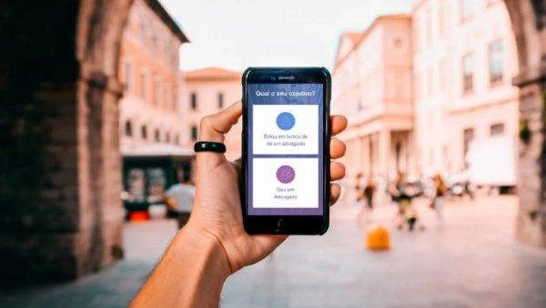 App conecta usuários a advogados no carnaval