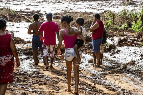 Em MG, pessoas continuam a ser deslocadas por risco em barragens da Vale