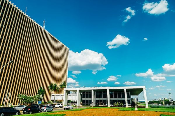 DF: novo teto beneficia 644 servidores e custa R$ 19 mi a mais ao ano