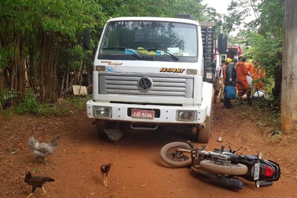 Motociclista morre no DF após bater de frente com caminhão