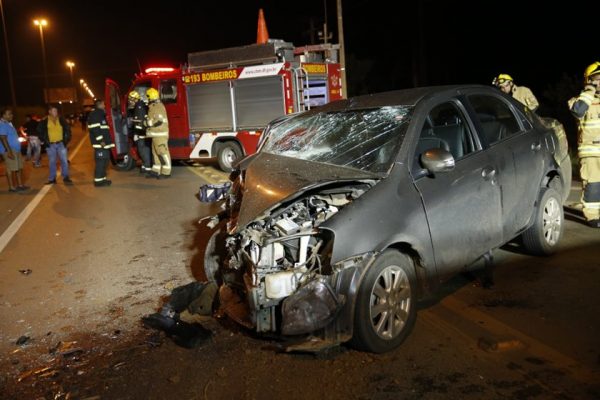 Colisão entre dois carros deixa cinco pessoas feridas na BR-080