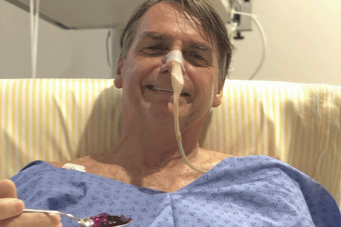 Bolsonaro diz que voltou a comer após cirurgia