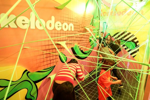 Circuito interativo com ‘slime’ promove brincadeiras para crianças em shopping de Brasília