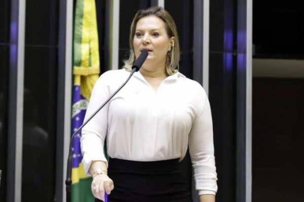Hasselmann vê queimadura de 3º grau no governo e teme reação do Congresso