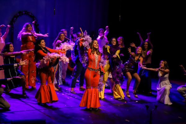 Escola de teatro apresenta musical “Mamma Mia” em Brasília neste fim de semana