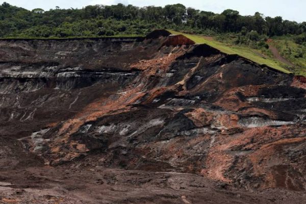 Após tragédia de Brumadinho, governo de Minas proíbe barragens a montante