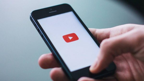 Como salvar vídeos do YouTube no iPhone sem ter que instalar nada