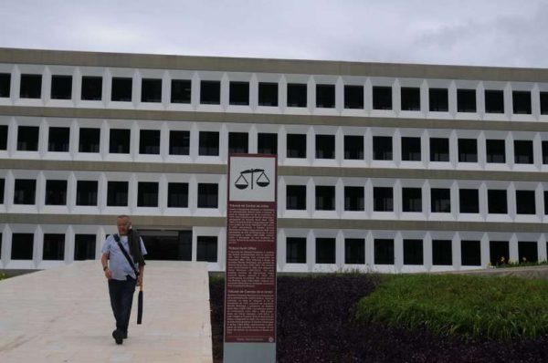 Cobrança de dívida bilionária leva GDF a rever distribuição do orçamento