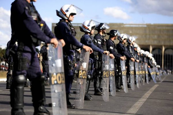 DF: bombeiros e PMs preveem debandada com Previdência de militares