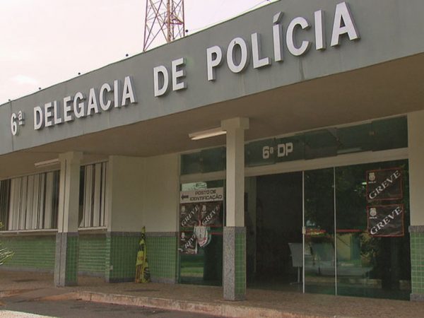 Homem coloca fogo em colchão e tranca mulher e filha em casa, no DF
