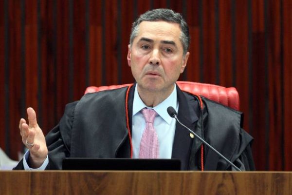 Justiça Eleitoral não pode julgar corrupção na Lava Jato, diz Barroso