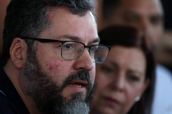 Ernesto Araújo responderá processo por crime de prevaricação