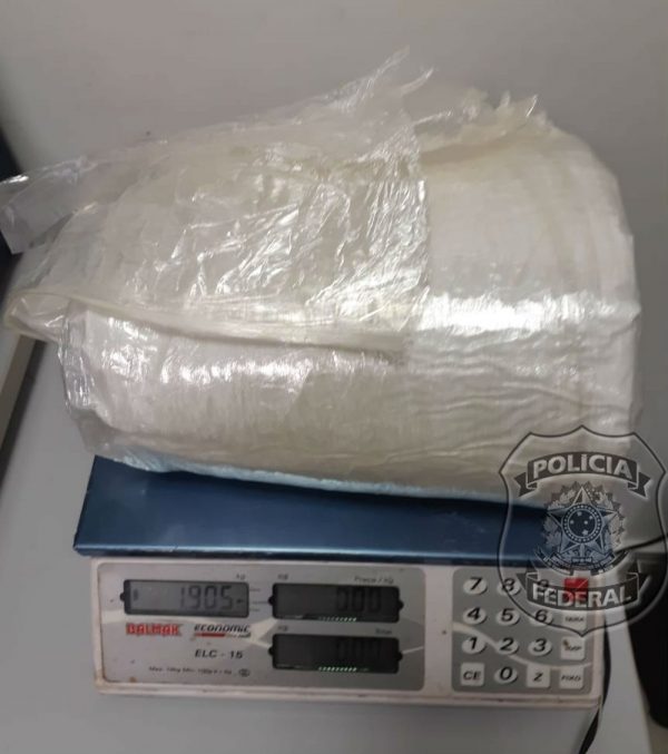 PF prende mulher no Aeroporto de Brasília com quase 2 kg de cocaína escondidos na cintura