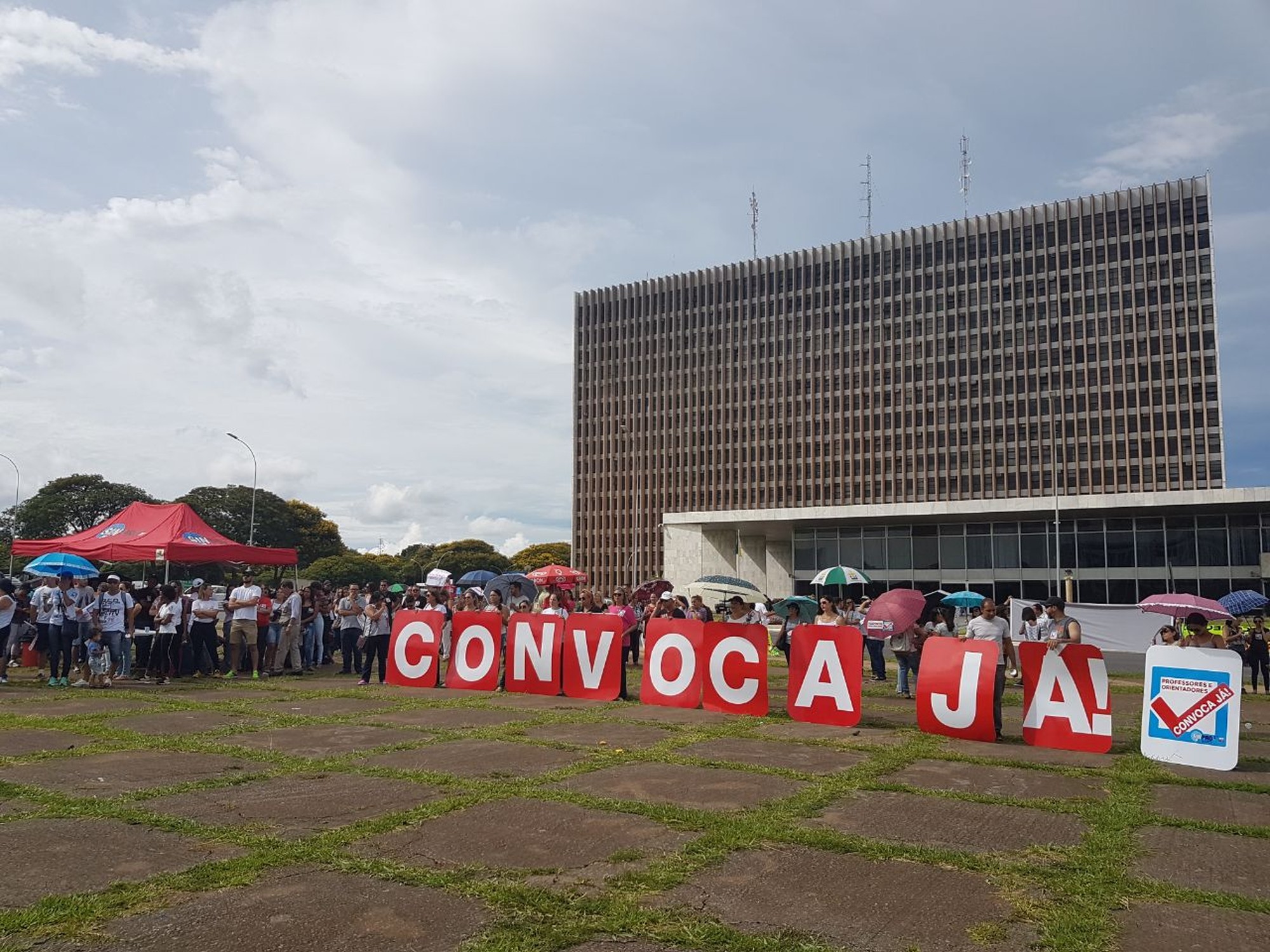 Governo nomeia 288 servidores para Educação e 3 para a Polícia Civil do DF