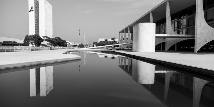 Exposição de fotos no Palácio do Planalto mostra cotidiano na Esplanada dos Ministérios em Brasília