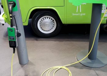 Em breve, você poderá recarregar seu carro elétrico em qualquer poste de luz