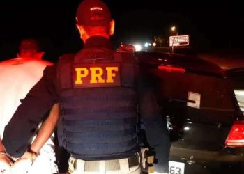 Homem é preso com carro roubado e completa três passagens pelo mesmo crime