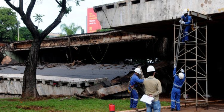 Queda de viaduto: Justiça procura pessoas que queiram responsabilizar governo do DF