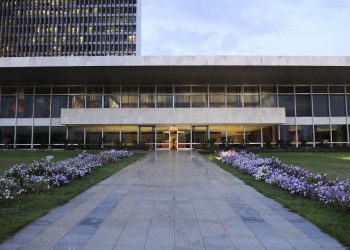 Ministério da Fazenda determina retenção do Imposto de Renda de servidores do DF pagos com o Fundo Constitucional