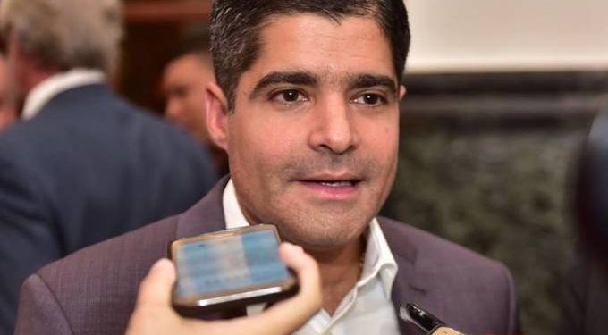 ‘Hoje não vejo razão para fusão do DEM com PSDB’, diz ACM Neto