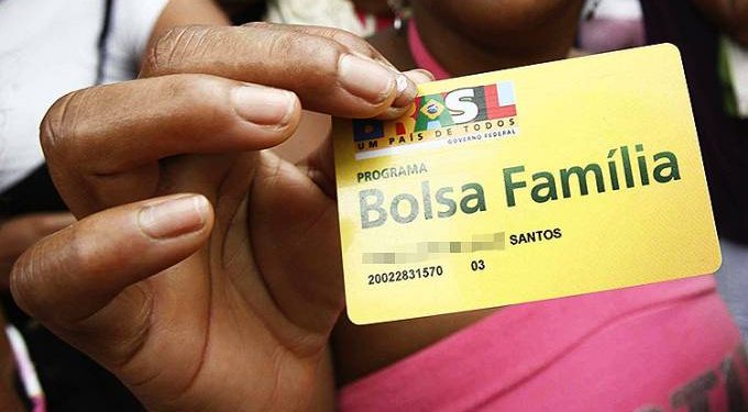 Anúncio do 13° para o Bolsa Família será na próxima semana, diz Bolsonaro