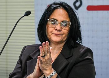 Bolsonaro sanciona lei que adota política contra automutilação e suicídio