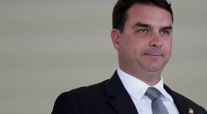 Flávio Bolsonaro tenta elevar tempo de internação de jovens infratores