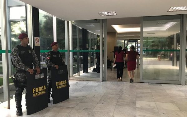 Segurança na Esplanada dos Ministérios é reforçada durante ato indígena no DF