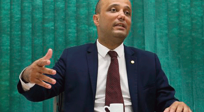 Governo Bolsonaro estuda nomes para substituir líder na Câmara