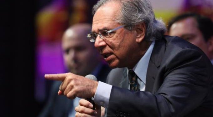 Guedes sugere que Bolsonaro não o consultou sobre intervenção na Petrobras