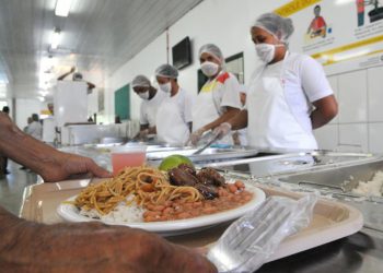 Restaurantes comunitários oferecem almoço especial em comemoração ao aniversário de Brasília