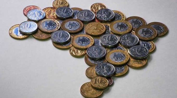 FMI reduz projeção de crescimento do Brasil e cita urgência de reformas