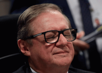 Casa Civil exonera assessor do MEC e aprofunda desgaste de Vélez