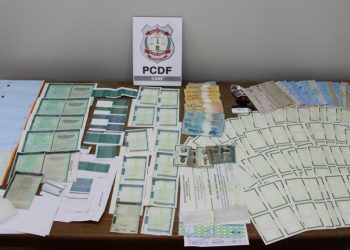 Dupla é presa em flagrante em gráfica apontada como ‘laboratório’ de documentos falsos no DF