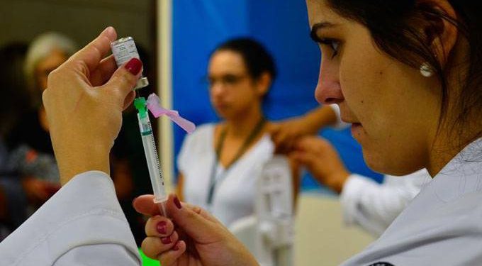 Gripe já matou 99 pessoas no Brasil; vacinação segue até 31 de maio