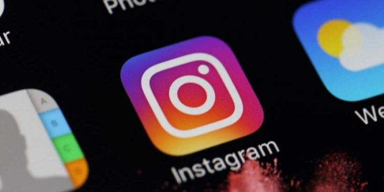 Jovens brasileiros passam 1h30 por dia no Instagram. Mas leem pouco mais de dois livros por ano