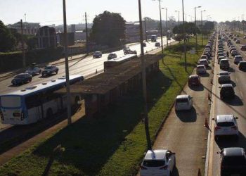 Com greve, metrô muda de horário e algumas faixas exclusivas são liberadas