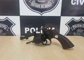 Polícia encontra arma usada por aluno para matar professor em Valparaíso